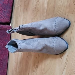Express size 9 heeled booties